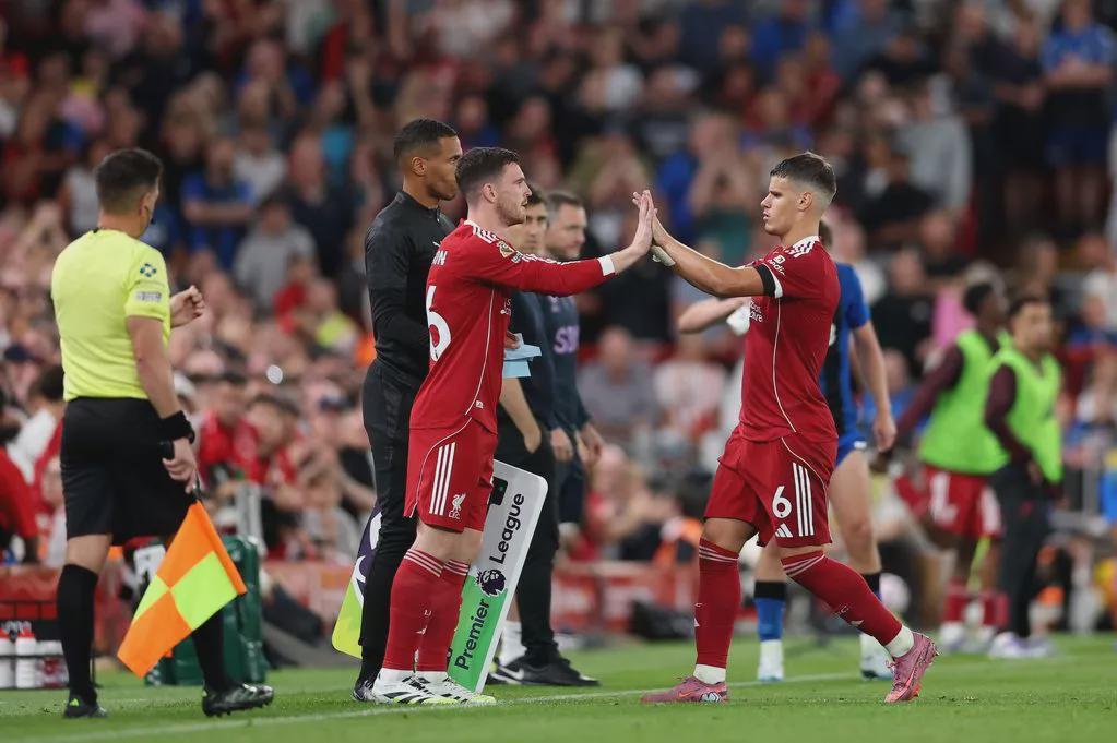 凯尔凯兹：罗伯逊是利物浦的传奇，我很荣幸他在我身边